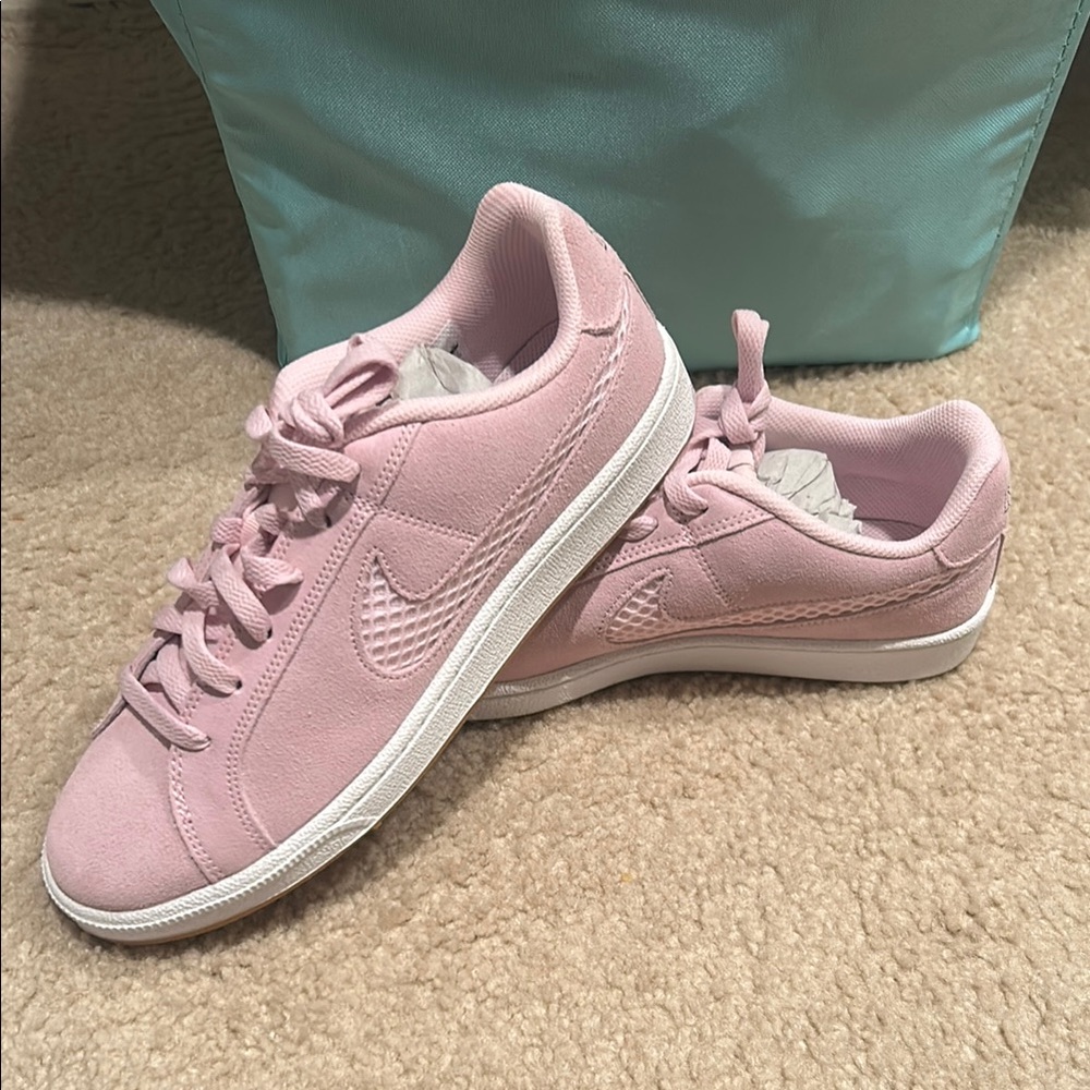 Nike Pink Sneakers New (never worn)